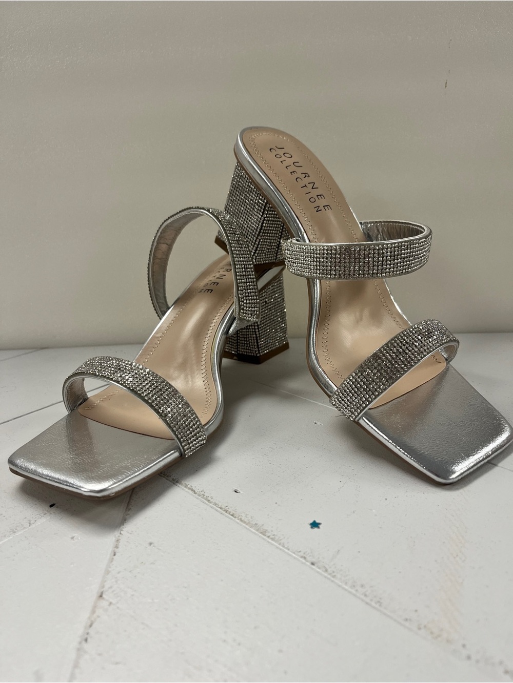Journee Collection Shandee Womens Round Open Toe Block Heel Pumps size 10 Silver